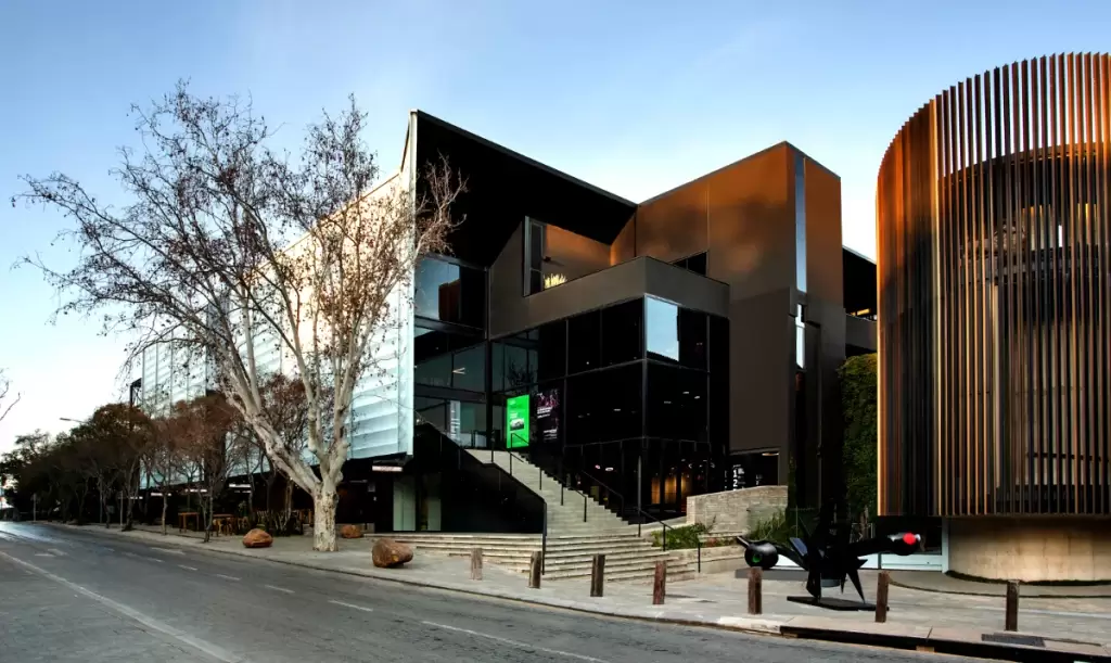 Prawnery Restaurant: Your Tribe, Your Table